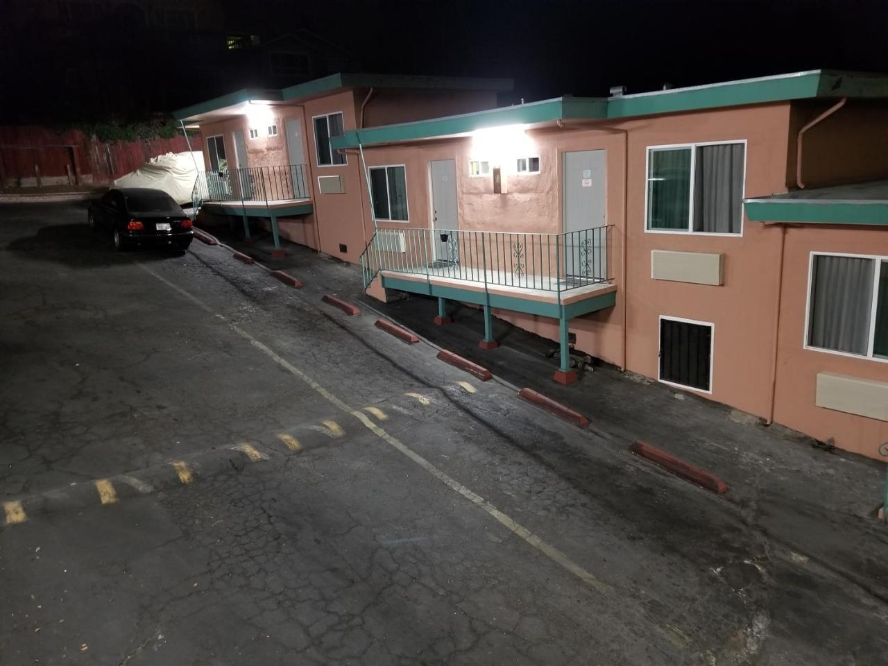 Travis Lodge Motel 16 Oakland Exteriér fotografie
